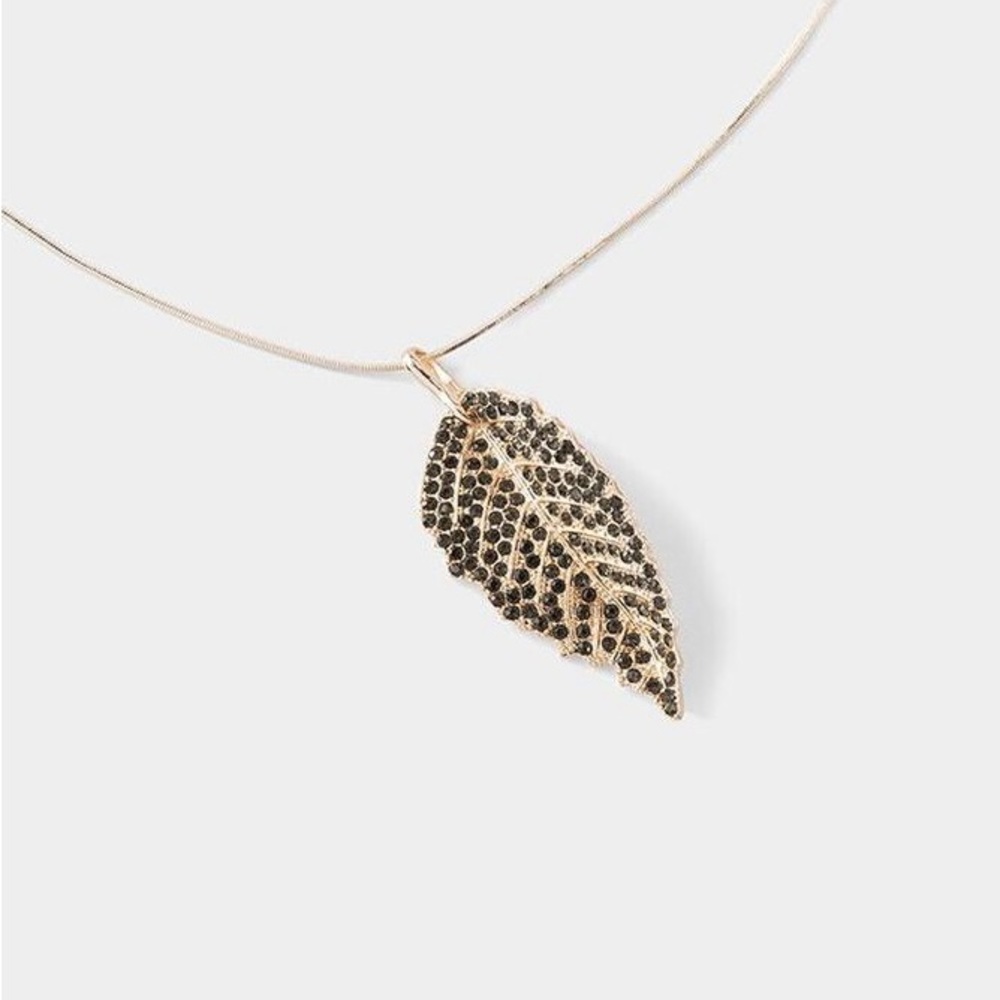 3 FOR $15 - NWT FRANCESCA LONG SELENNA FEATHER PENDANT NECKLACE